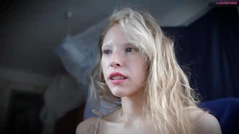 Snapshot of radiant_ada chatting on 10, 10, 2025 ada online show from 10, 10, 2025