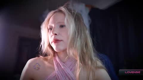 Snapshot of radiant_ada chatting on 27, 11, 2025 ada online show from 27, 11, 2025