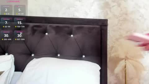 Snapshot of raelledarkstar chatting on 25, 6, 2026 raelledarkstar online show from 25, 6, 2026