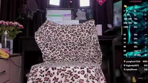 Snapshot of raissa_sky26 chatting on 16, 5, 2026 Laura online show from 16, 5, 2026
