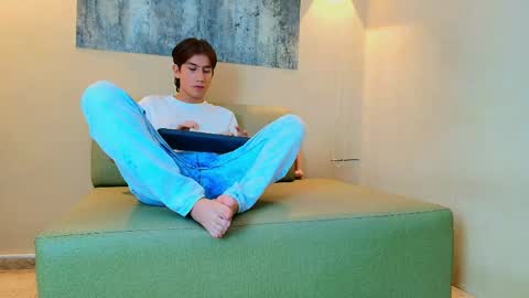 raphael_nyon1 online show from 15, 5, 2026