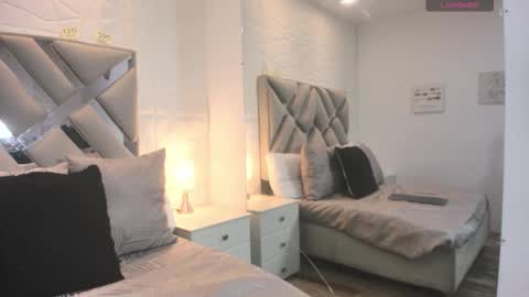 Raquel Moore  online show from 22, 9, 2025