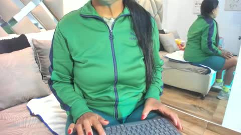 Raquel Moore  online show from 19, 11, 2025