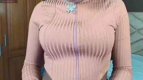 Snapshot of raqueljones_ chatting on 9, 9, 2025 Raquel online show from 9, 9, 2025