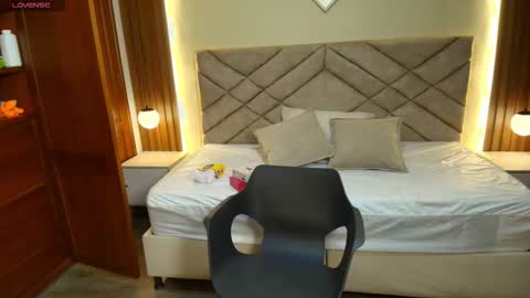 Snapshot of raqueljones_ chatting on 6, 2, 2026 Raquel online show from 6, 2, 2026