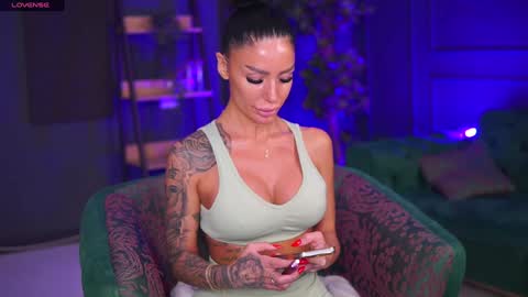 Snapshot of raquellevon chatting on 27, 1, 2025 Raquelle online show from 27, 1, 2025