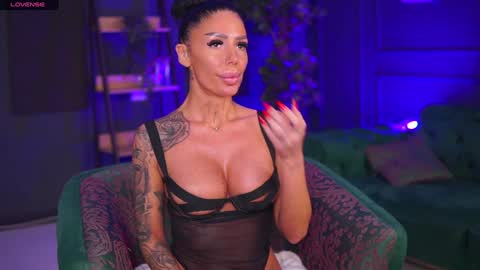 Snapshot of raquellevon chatting on 27, 1, 2025 Raquelle online show from 27, 1, 2025