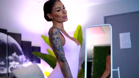 Snapshot of raquellevon chatting on 26, 10, 2025 Raquelle online show from 26, 10, 2025