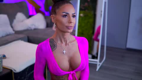 Snapshot of raquellevon chatting on 18, 11, 2025 Raquelle online show from 18, 11, 2025