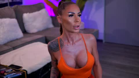 Snapshot of raquellevon chatting on 24, 11, 2025 Raquelle online show from 24, 11, 2025