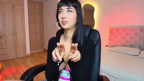 Snapshot of raven__riot chatting on 28, 10, 2025 Raven online show from 28, 10, 2025