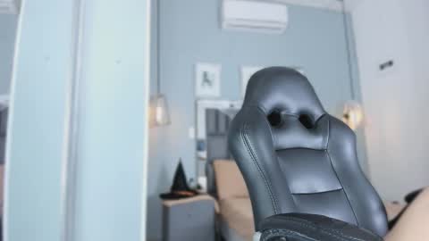 raven_jade_ online show from 1, 11, 2025