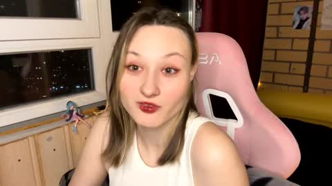 Snapshot of ravenamesbury chatting on 1, 11, 2025 Lilith online show from 1, 11, 2025