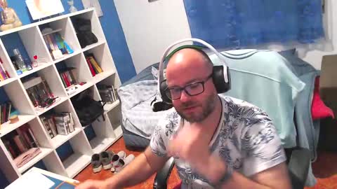 ravingr3d3 online show from 16, 4, 2026