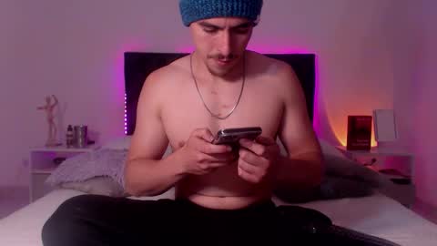 Snapshot of ray_weed chatting on 21, 10, 2025 Ray online show from 21, 10, 2025