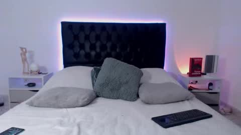 Snapshot of ray_weed chatting on 18, 11, 2025 Ray online show from 18, 11, 2025