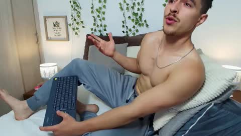 Snapshot of ray_weed chatting on 28, 11, 2025 Ray online show from 28, 11, 2025