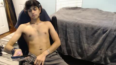 Snapshot of raymondg8596 chatting on 4, 3, 2025 raymondg8596 online show from 4, 3, 2025