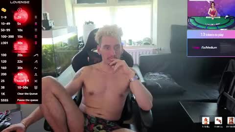 Snapshot of rayzel_white chatting on 22, 6, 2026 Rayzel White online show from 22, 6, 2026