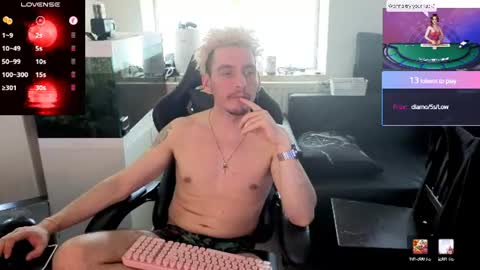 Snapshot of rayzel_white chatting on 28, 6, 2026 Rayzel White online show from 28, 6, 2026