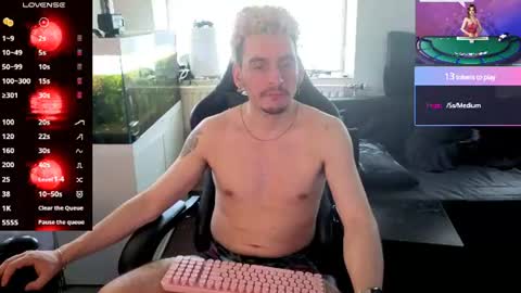 Snapshot of rayzel_white chatting on 29, 6, 2026 Rayzel White online show from 29, 6, 2026