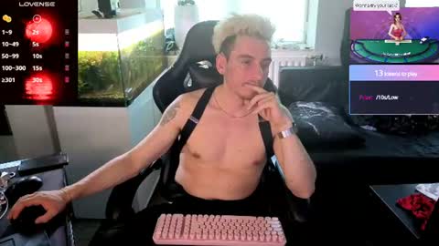 Snapshot of rayzel_white chatting on 1, 7, 2026 Rayzel White online show from 1, 7, 2026