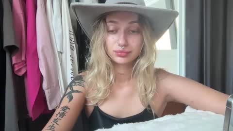 Snapshot of realsexcouple2 chatting on 21, 12, 2024 Monica Milz online show from 21, 12, 2024