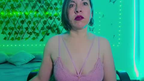 Snapshot of rebbeca09 chatting on 5, 11, 2025 Rebbeca online show from 5, 11, 2025