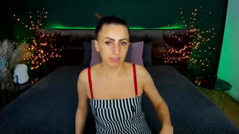 rebecca_diamonds online show from 4, 11, 2025