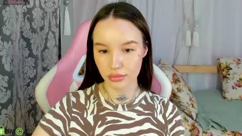 Snapshot of rebecca_vargas chatting on 4, 7, 2026 Rebecca online show from 4, 7, 2026