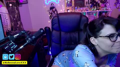 Rebecca Love online show from 3, 2, 2025