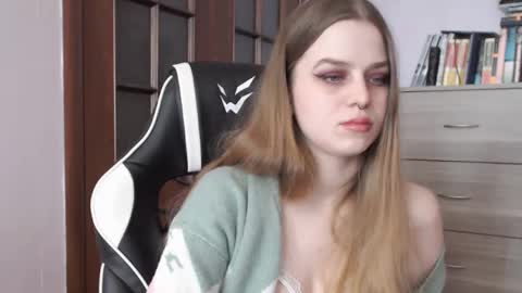 Lily online show from 5, 3, 2025