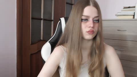 Lily online show from 25, 4, 2026