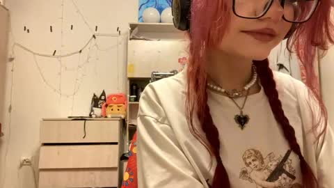 Snapshot of redheadcatxd chatting on 4, 4, 2026 Eva online show from 4, 4, 2026