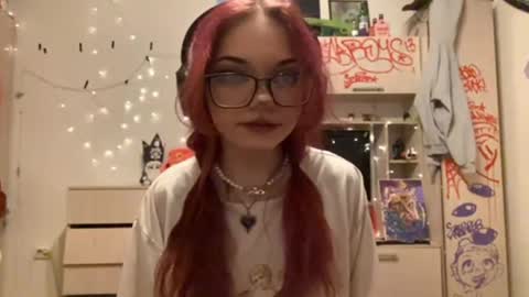 Snapshot of redheadcatxd chatting on 5, 4, 2026 Eva online show from 5, 4, 2026