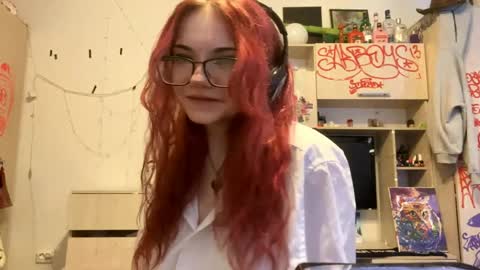 Snapshot of redheadcatxd chatting on 9, 4, 2026 Eva online show from 9, 4, 2026