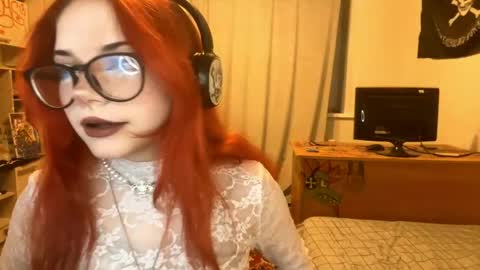 Snapshot of redheadcatxd chatting on 12, 5, 2026 Eva online show from 12, 5, 2026
