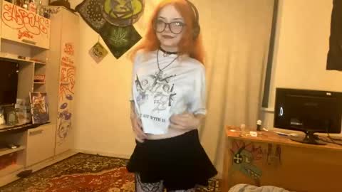 Snapshot of redheadcatxd chatting on 21, 5, 2026 Eva online show from 21, 5, 2026
