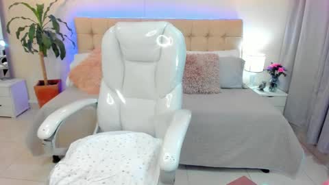 Snapshot of redhot_chilipeppers chatting on 10, 1, 2025 Lupe online show from 10, 1, 2025