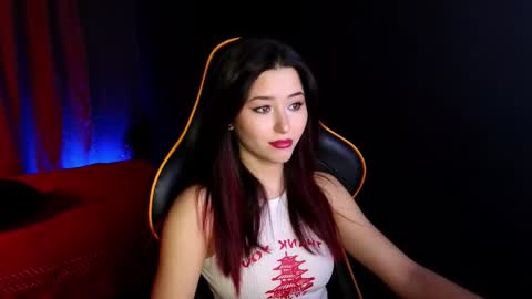 Snapshot of redmidnight_ chatting on 4, 12, 2025 Kiara online show from 4, 12, 2025