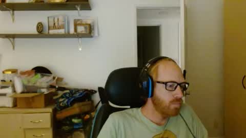 Snapshot of redrob57 chatting on 18, 11, 2025 redrob57 online show from 18, 11, 2025