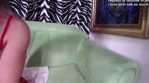 Snapshot of redroomxx chatting on 30, 5, 2026 MIA online show from 30, 5, 2026