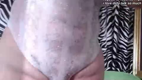 Snapshot of redroomxx chatting on 11, 7, 2026 MIA online show from 11, 7, 2026
