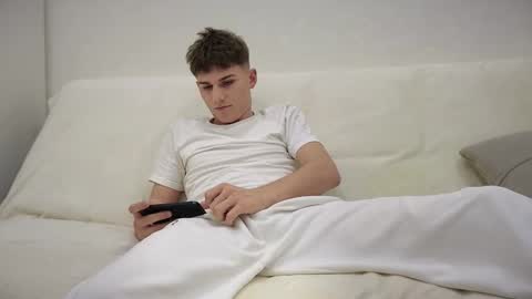 Snapshot of reeves_bae chatting on 27, 11, 2025 Alex online show from 27, 11, 2025