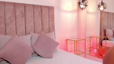 Snapshot of regina_noctixx chatting on 18, 6, 2026 Regina online show from 18, 6, 2026