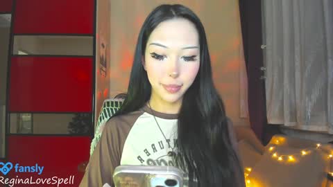 Snapshot of reginainspace chatting on 2, 2, 2025 Regina online show from 2, 2, 2025