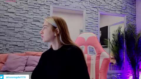 Snapshot of reina_cummings chatting on 9, 2, 2026 reina cummings online show from 9, 2, 2026