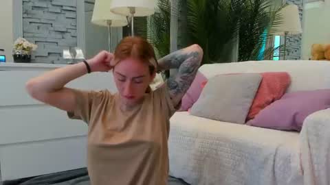 Snapshot of reina_cummings chatting on 9, 6, 2026 reina cummings online show from 9, 6, 2026