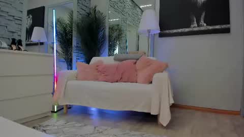 Snapshot of reina_cummings chatting on 2, 7, 2026 reina cummings online show from 2, 7, 2026