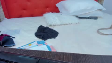 reina_loren online show from 23, 12, 2024